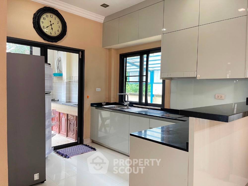 รูป บ้าน 5-ห้องนอน ใน บางรักน้อย (ID 1543686) - รูปที่ 15/37