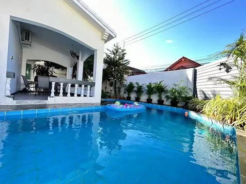 Pool Villa in Thappaya South Pattaya for Sale, located in prime location near Pratumnak