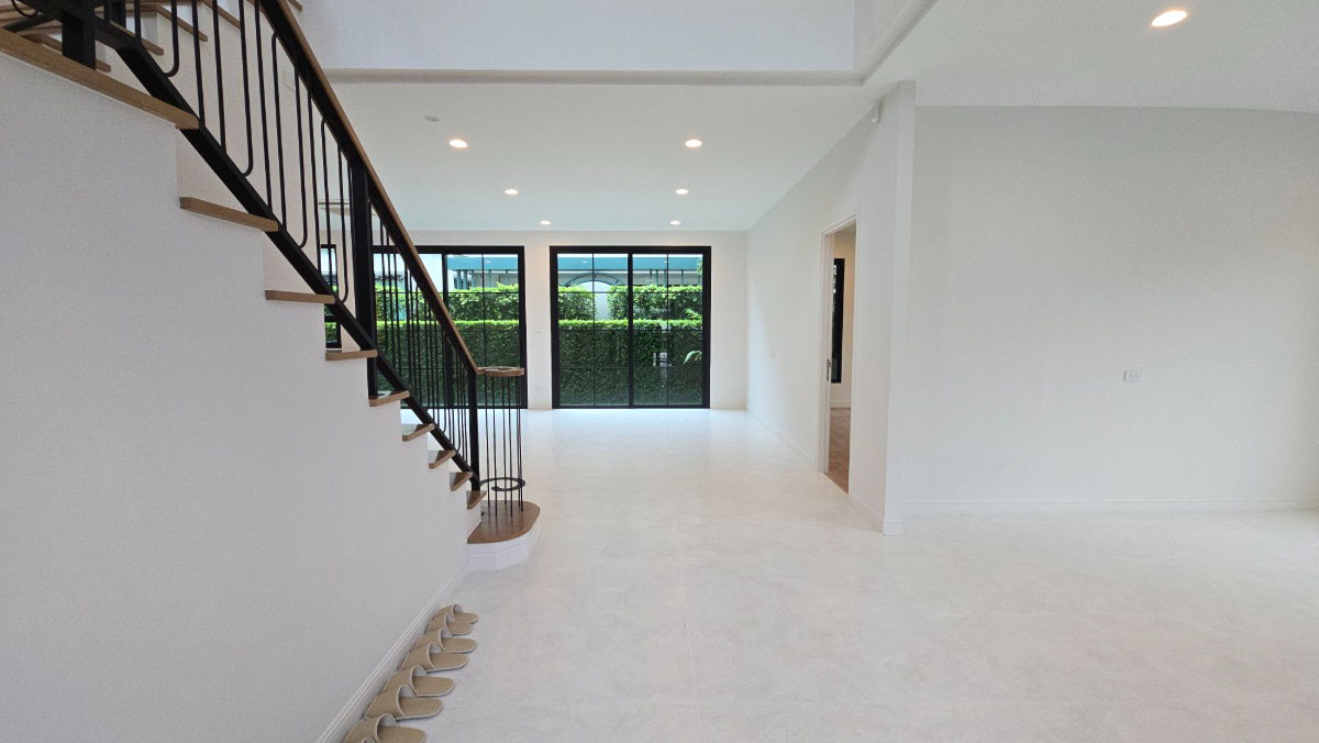 picture Special Deal! Exclusive Residence 330 SQ.M. | Facing Central Garden & High Privacy, THB 47M | Narinsiri Krungthep Kreetha - 8/33