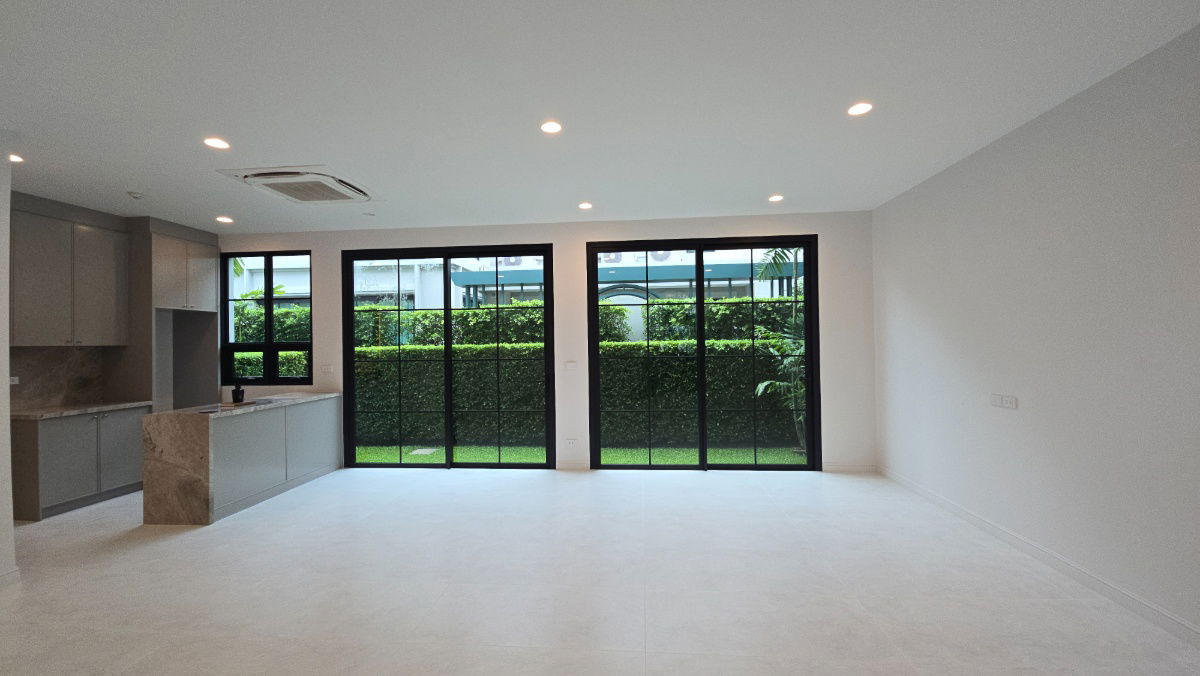 picture Special Deal! Exclusive Residence 330 SQ.M. | Facing Central Garden & High Privacy, THB 47M | Narinsiri Krungthep Kreetha - 11/33