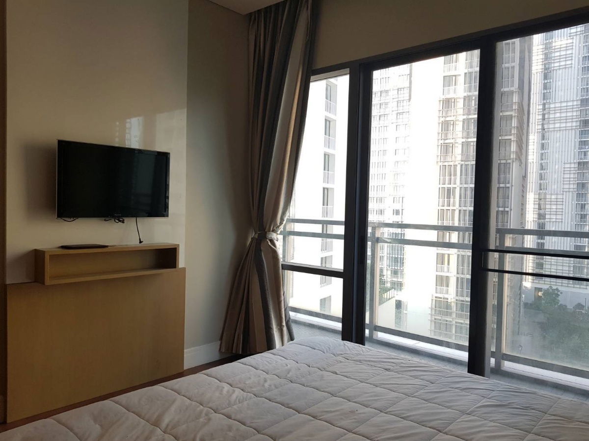 picture Bright Sukhumvit 24, a luxury condominium designed to elevate your life.  - 5/7