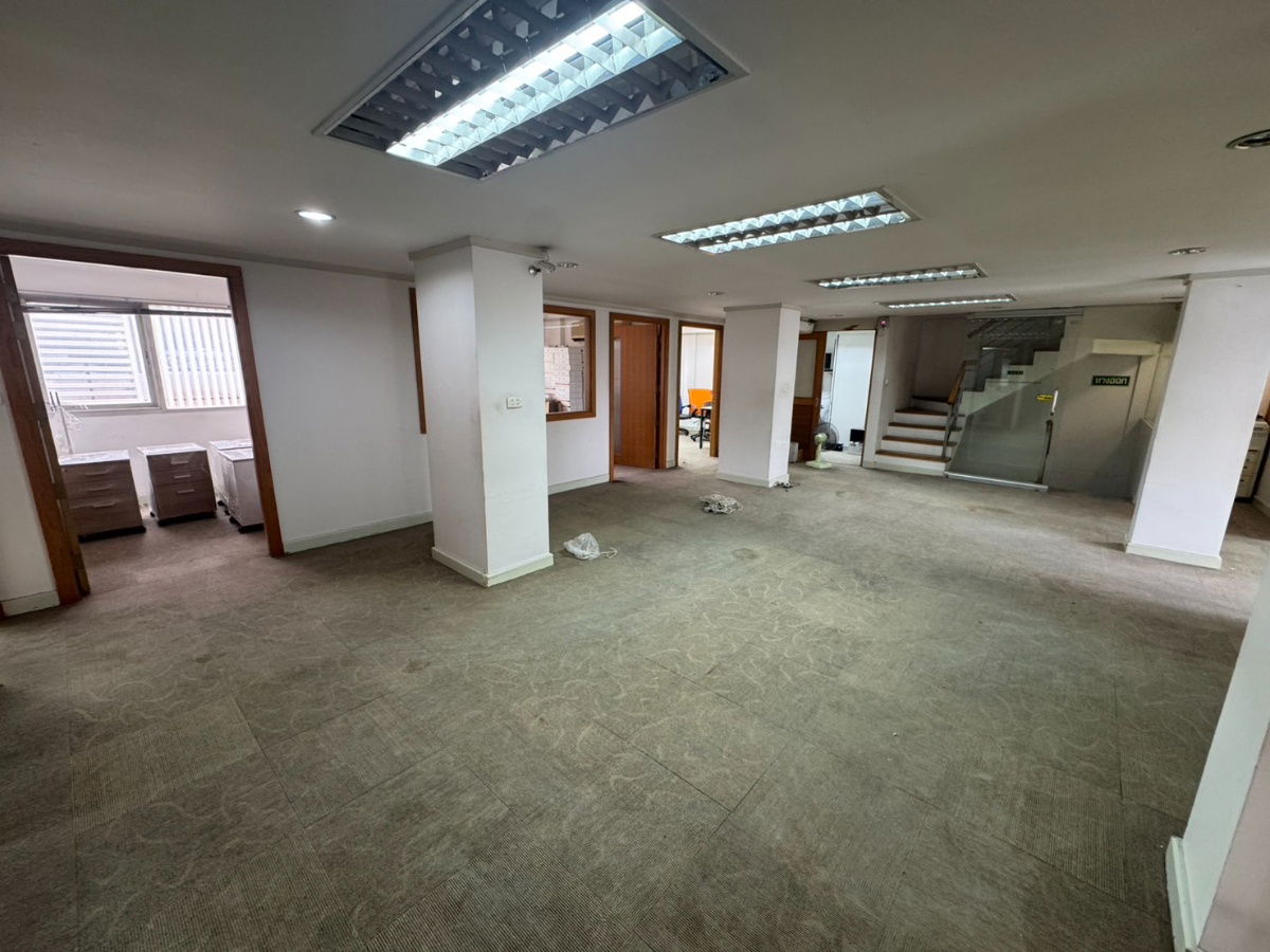 รูป  พร้อม รีโนเวท ออฟฟิศ ขนาดใหญ่ 140 ตร.ม. ให้เช่า - ใกล้สถานีสามยอด - รูปที่ 16/16
