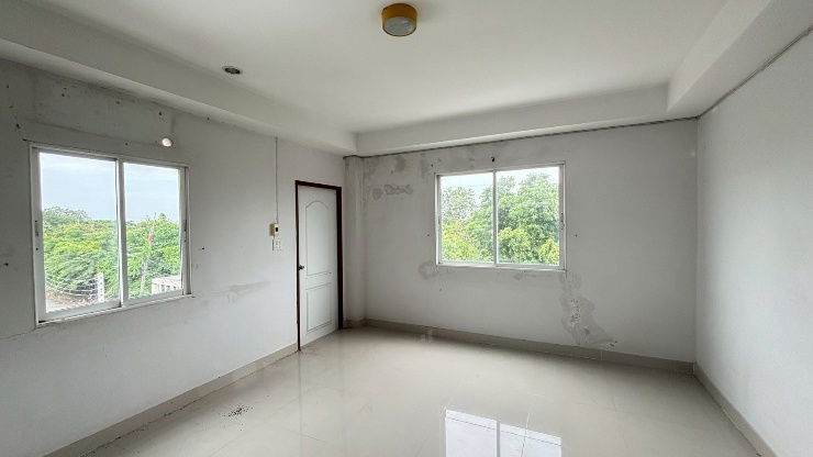 picture 3-storey townhouse, corner unit, just 100 meters from Suwinthawong Road, the largest unit in the project. - 5/10