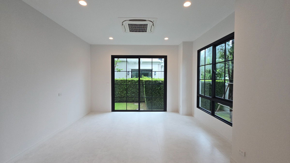 picture Special Deal! Exclusive Residence 330 SQ.M. | Facing Central Garden & High Privacy, THB 47M | Narinsiri Krungthep Kreetha - 10/33