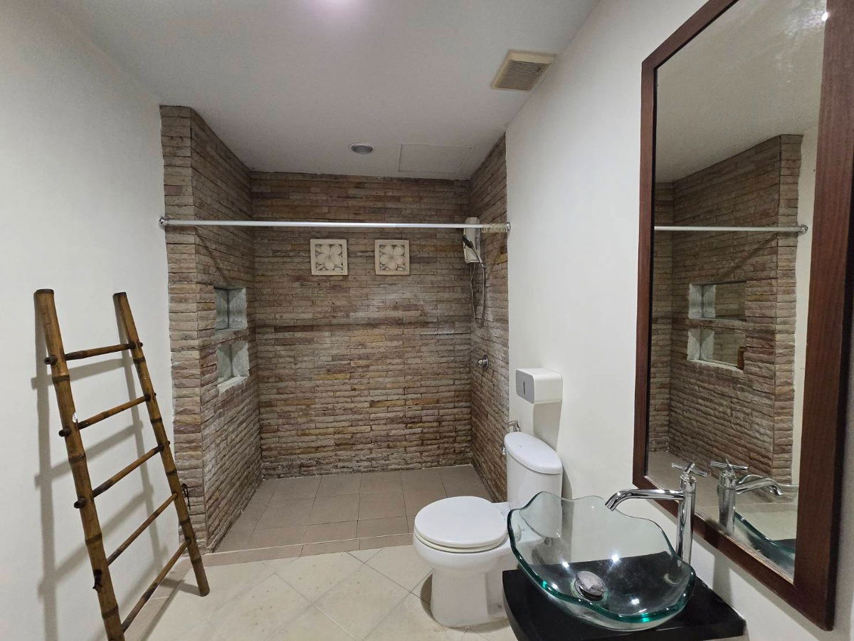 picture Townhome for Sale. Full Furnished and reafy to move in - 15/15