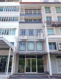 picture Urgent! Office space in Town-in-Town area on Inthraphon Road, 4.5 floors, priced at 8.8 million baht. - 1/5