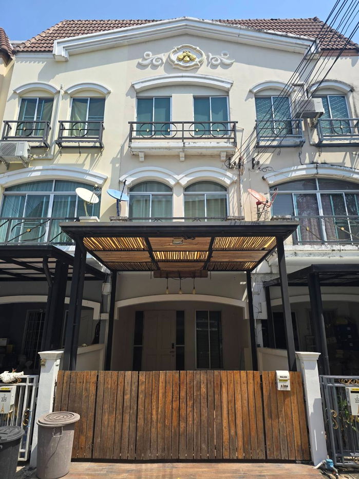 picture Townhome for Sale. Full Furnished and reafy to move in - 1/15