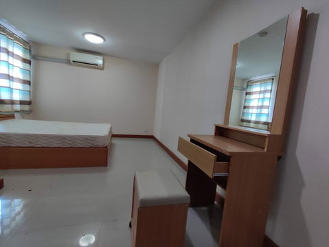 P-142056 Condo for sell Sathorn Bridge Tower fully furnished.
