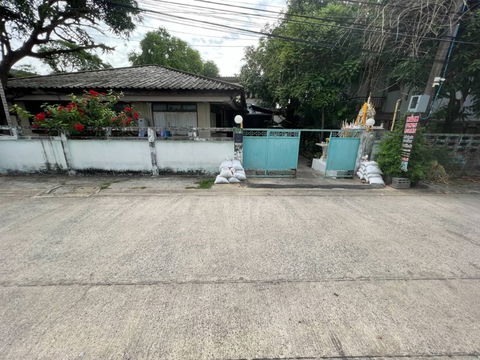 ขายที่ดินบ้านเดี่ยวปุณณวิถี วชิรธรรมสาธิต สุขุมวิท101/1 ที่ดิน 142 ตร.ว  ถนนกว้าง กล้รถไฟฟ้าBTSปุณณวิถี อุดมสุข ศรีนครินทร์ บางนา ขายถูก 087-9074045