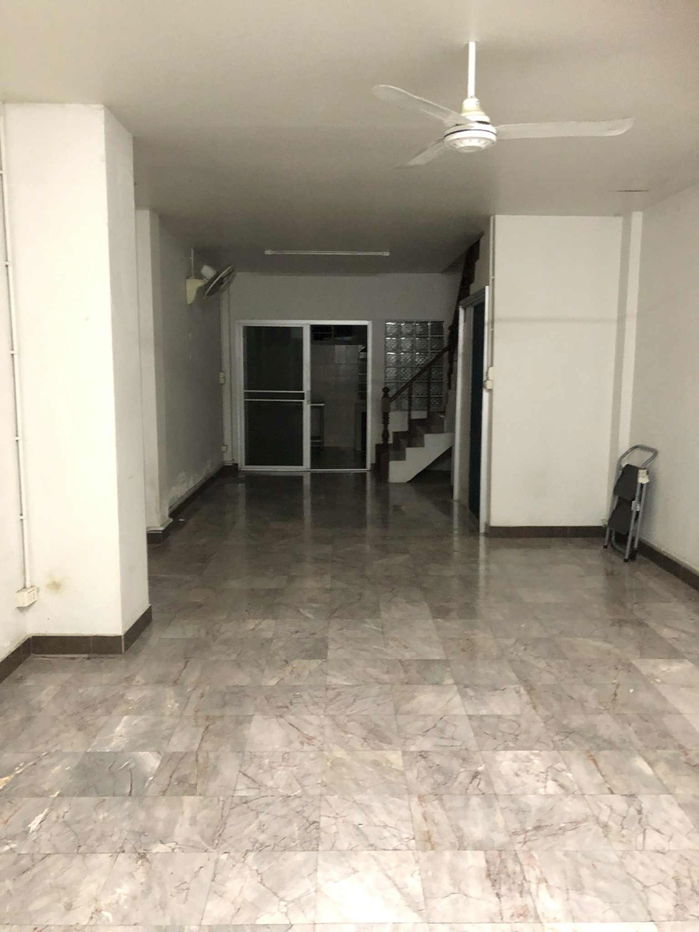 picture A Must-See Home! Beautiful house in a prime location. Special price in the Sri Dan area, with easy access to the Yellow Line MRT. - 2/5