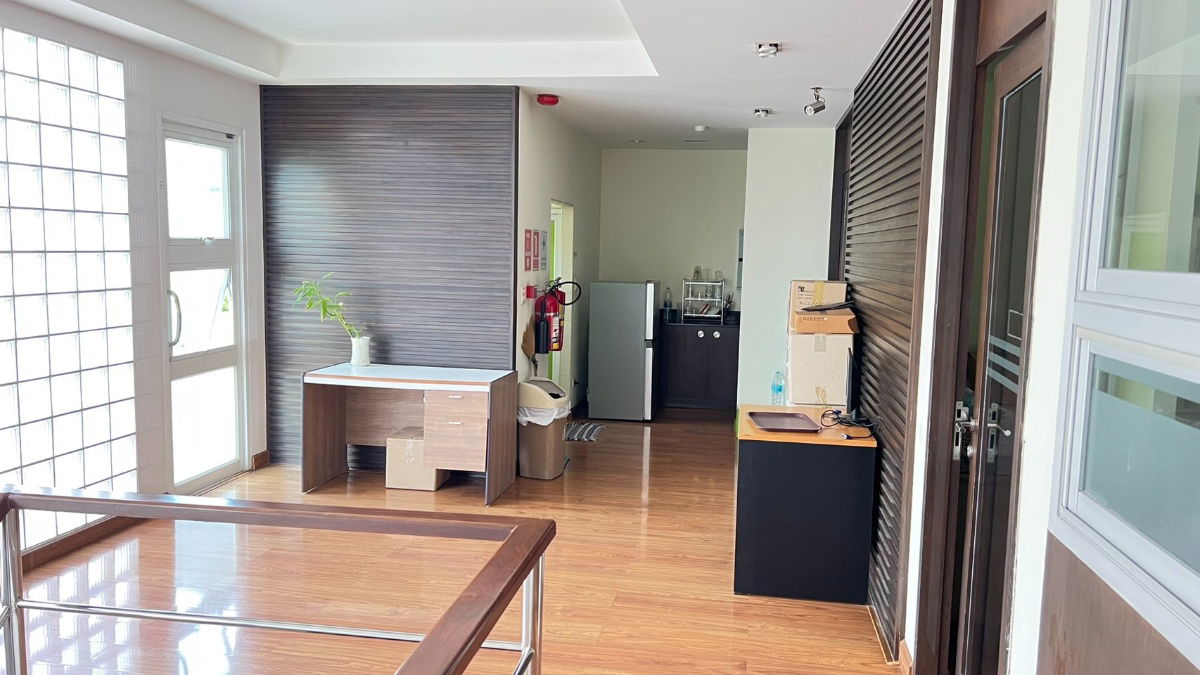 picture Urgent sale, Thai frame building, commercial building, 4 booths, 3 floors, 53.70 sq.w., Charoen Rat Road Near Icon Siam, Khlong San District, Bangkok - 23/23