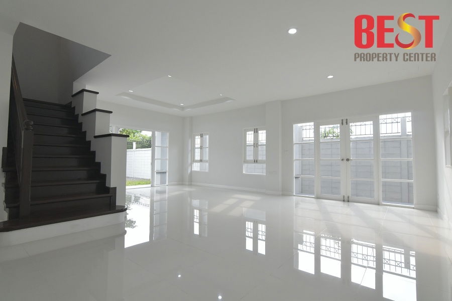 รูป บ้านเดี่ยวหลังริม เศรษฐสิริ รามอินทรา พร้อม Glass House & ออฟฟิศส่วนตัว และบ่อปลา เพิ่มบรรยากาศการพักผ่อน - รูปที่ 5/20