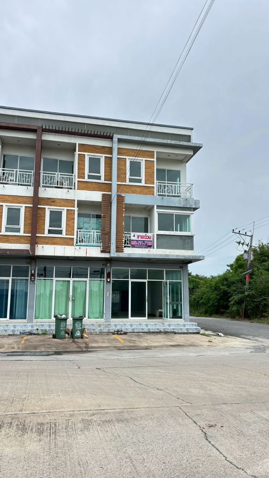 picture 3-storey townhouse, corner unit, just 100 meters from Suwinthawong Road, the largest unit in the project. - 10/10