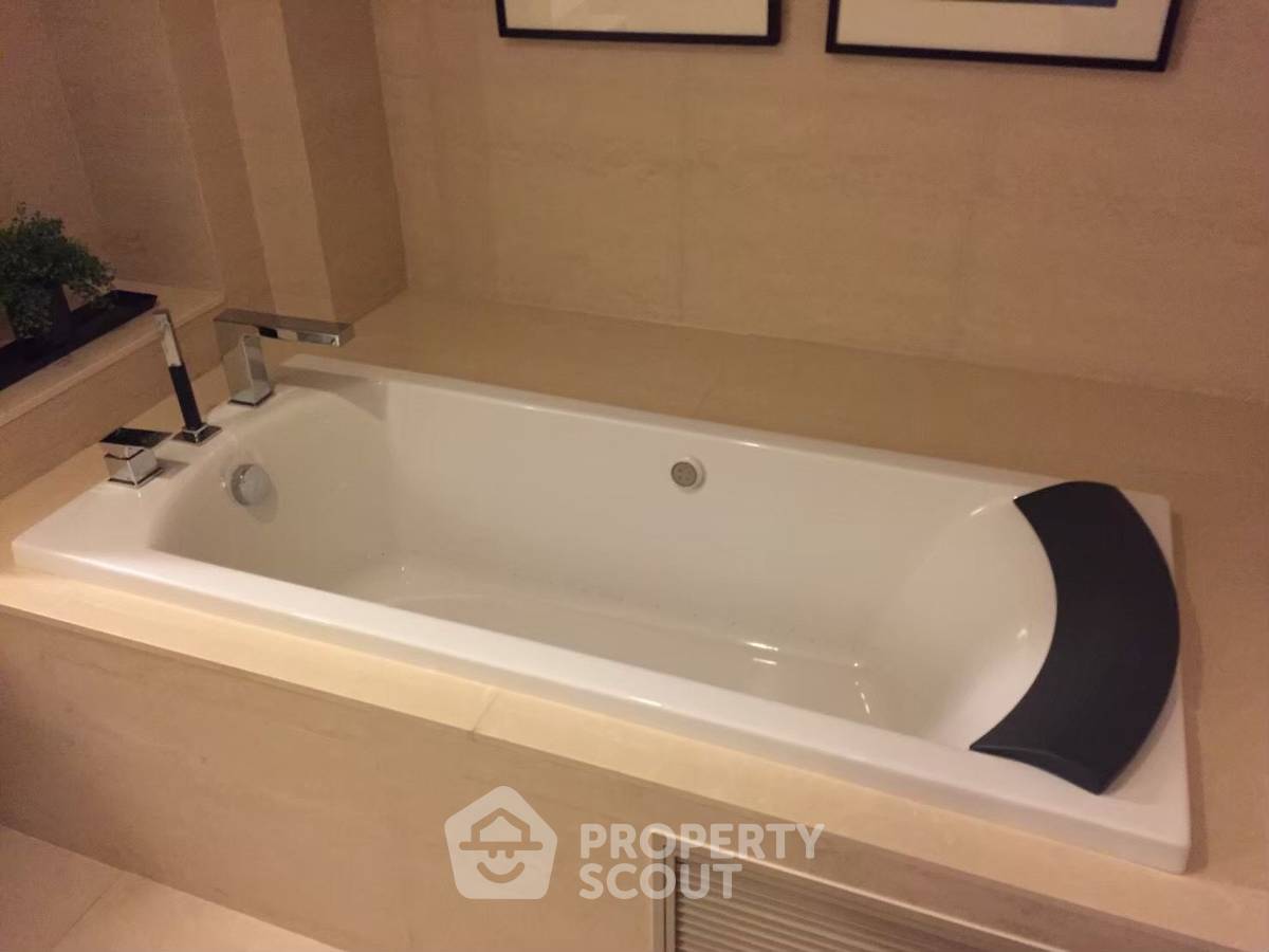 picture 2-BR Condo at The Hudson Sathorn 7 near BTS Chong Nonsi (ID 1010195) - 8/9