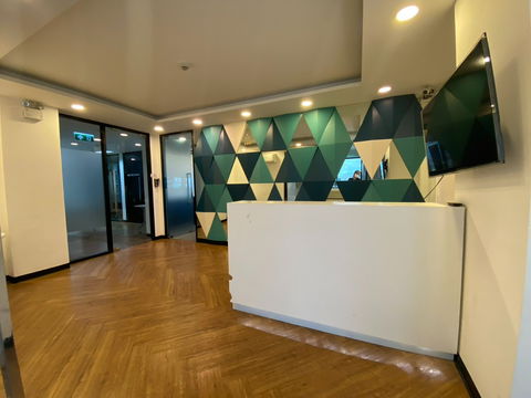 ให้เช่า  พื้นที่สำนักงาน ออฟฟิศ  อาคารชินโรจน์ ติดถนนรัชดาภิเษก บริเวณสี่แยกประชานุกูล ชั้น 4 พท. 280 ตรม. ตกแต่งพร้อมอยู่ ค่าเช่าเดือนละ 78,400 บาท *