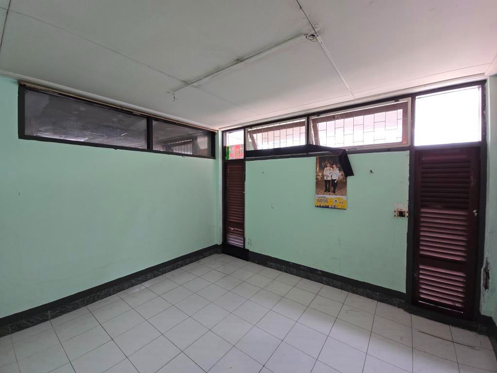 รูป ขายบ้านเก่า 2 ชั้น พื้นที่ประมาณ 200 ตรม. ซอยปรีดีพนมยงค์ 42 แยก 4 ที่่ดิน 93 ตรว. หน้ากว้าง ประมาณ 23 ลึก 16-18 เมตร   เหมาะสำหรับปรับปรุงใหม่ - รูปที่ 19/42