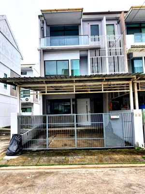 Townhouses for rent : 3-Storey Corner Townhome at “Baan Mai 2, Phutthabucha 36” only 12000 / 15,000 with furniture