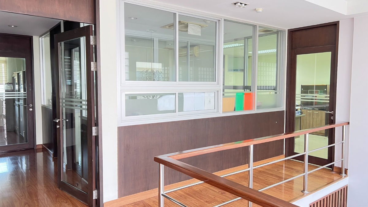 picture Urgent sale, Thai frame building, commercial building, 4 booths, 3 floors, 53.70 sq.w., Charoen Rat Road Near Icon Siam, Khlong San District, Bangkok - 22/23