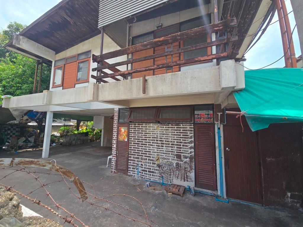รูป ขายบ้านเก่า 2 ชั้น พื้นที่ประมาณ 200 ตรม. ซอยปรีดีพนมยงค์ 42 แยก 4 ที่่ดิน 93 ตรว. หน้ากว้าง ประมาณ 23 ลึก 16-18 เมตร   เหมาะสำหรับปรับปรุงใหม่ - รูปที่ 9/42