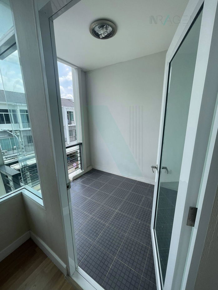 picture For Sell Town house THE METRO RATTANATHIBET 3-story 3 bedroom 3 bathroom - 8/8