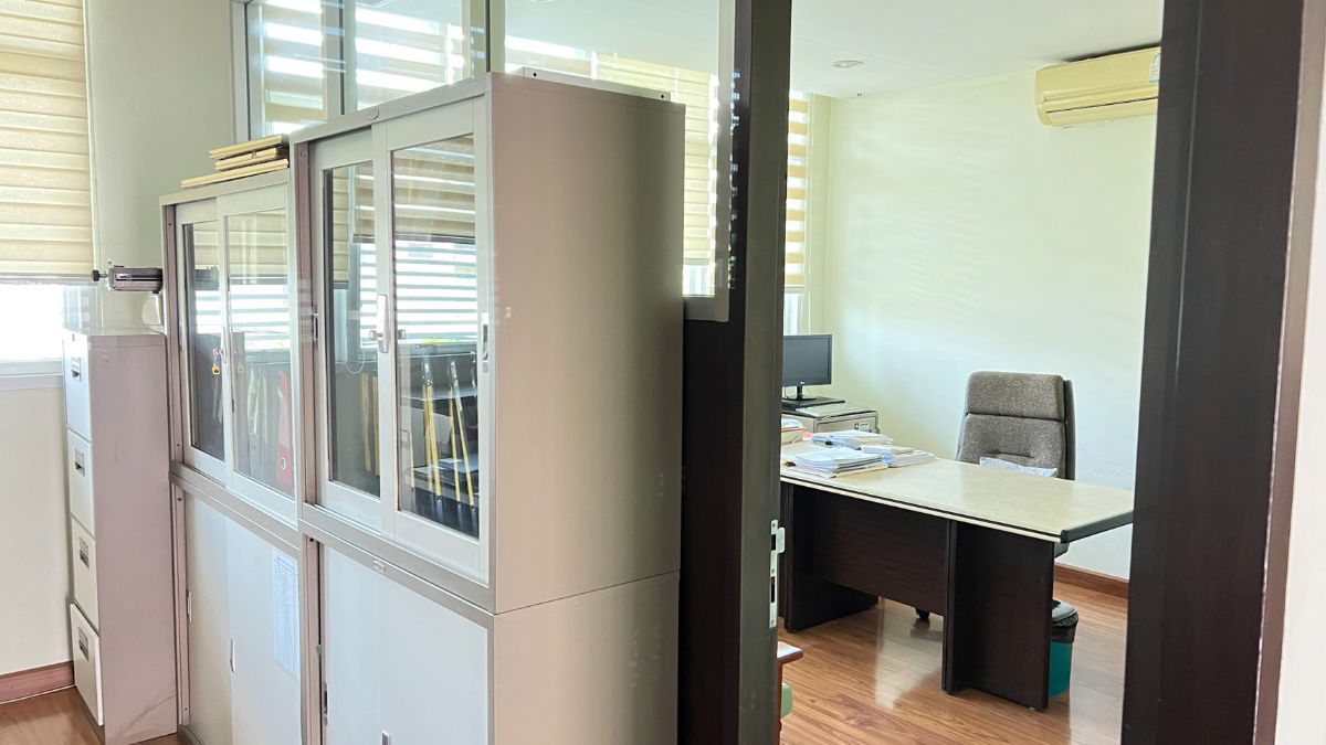 picture Urgent sale, Thai frame building, commercial building, 4 booths, 3 floors, 53.70 sq.w., Charoen Rat Road Near Icon Siam, Khlong San District, Bangkok - 20/23
