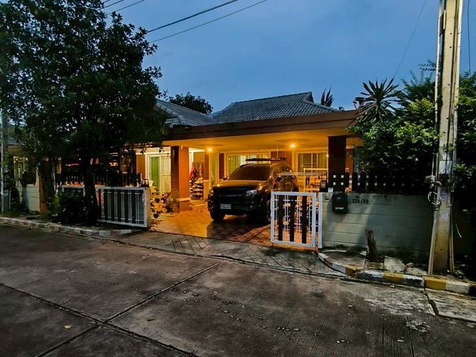 Second-hand detached house for sale, The Bliss housing project, Bueng Sriracha, Chonburi