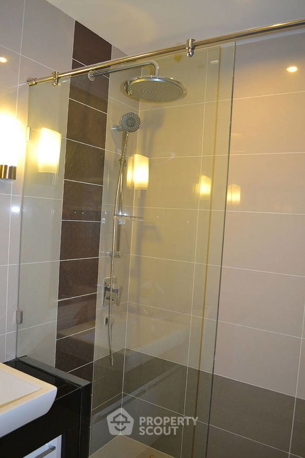 picture 2-BR Condo at Supalai Lite Sathorn-Charoenrat in Bang Khlo (ID 293944) - 1/5