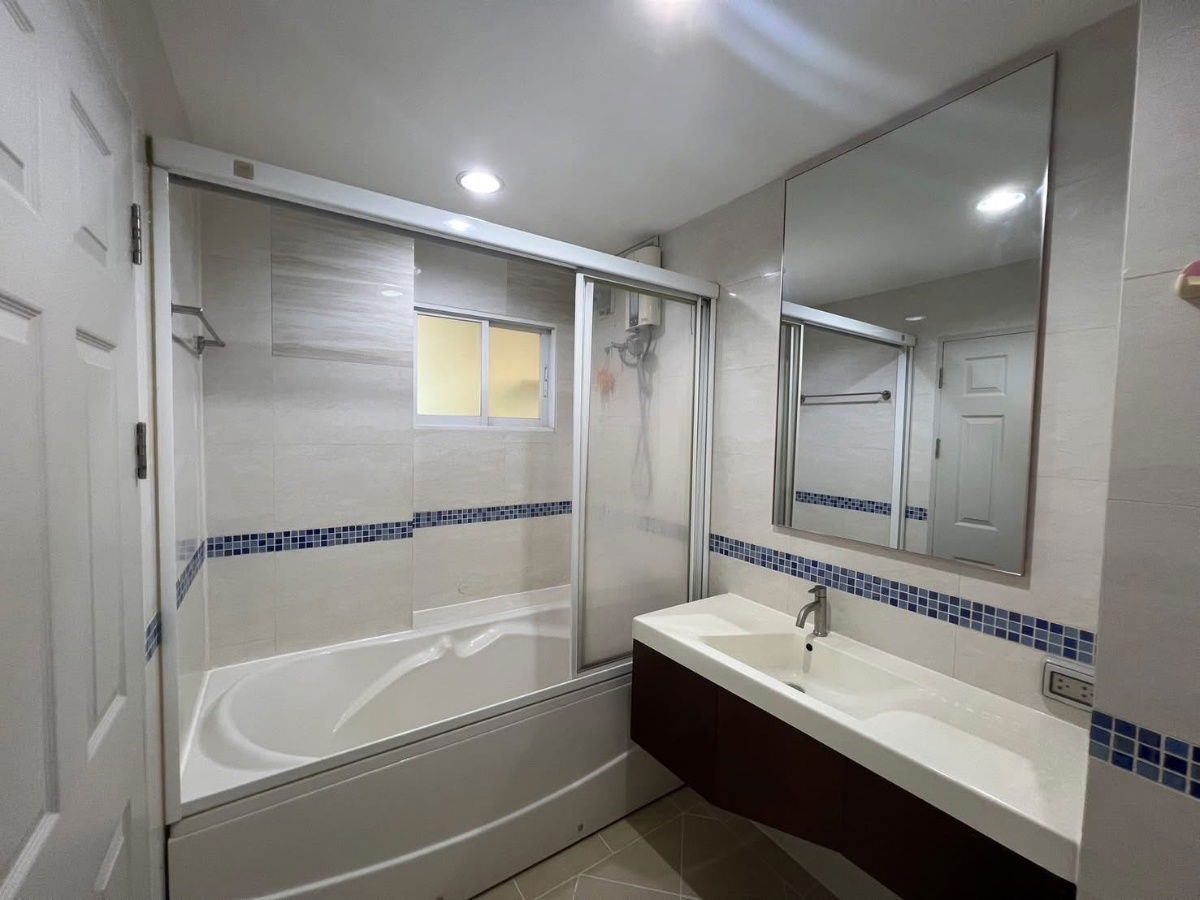 picture T1489 Condo for rent at Life @ Ratchada - Huay Kwang, Beautiful, fully furnished unit. Special price. - 7/9