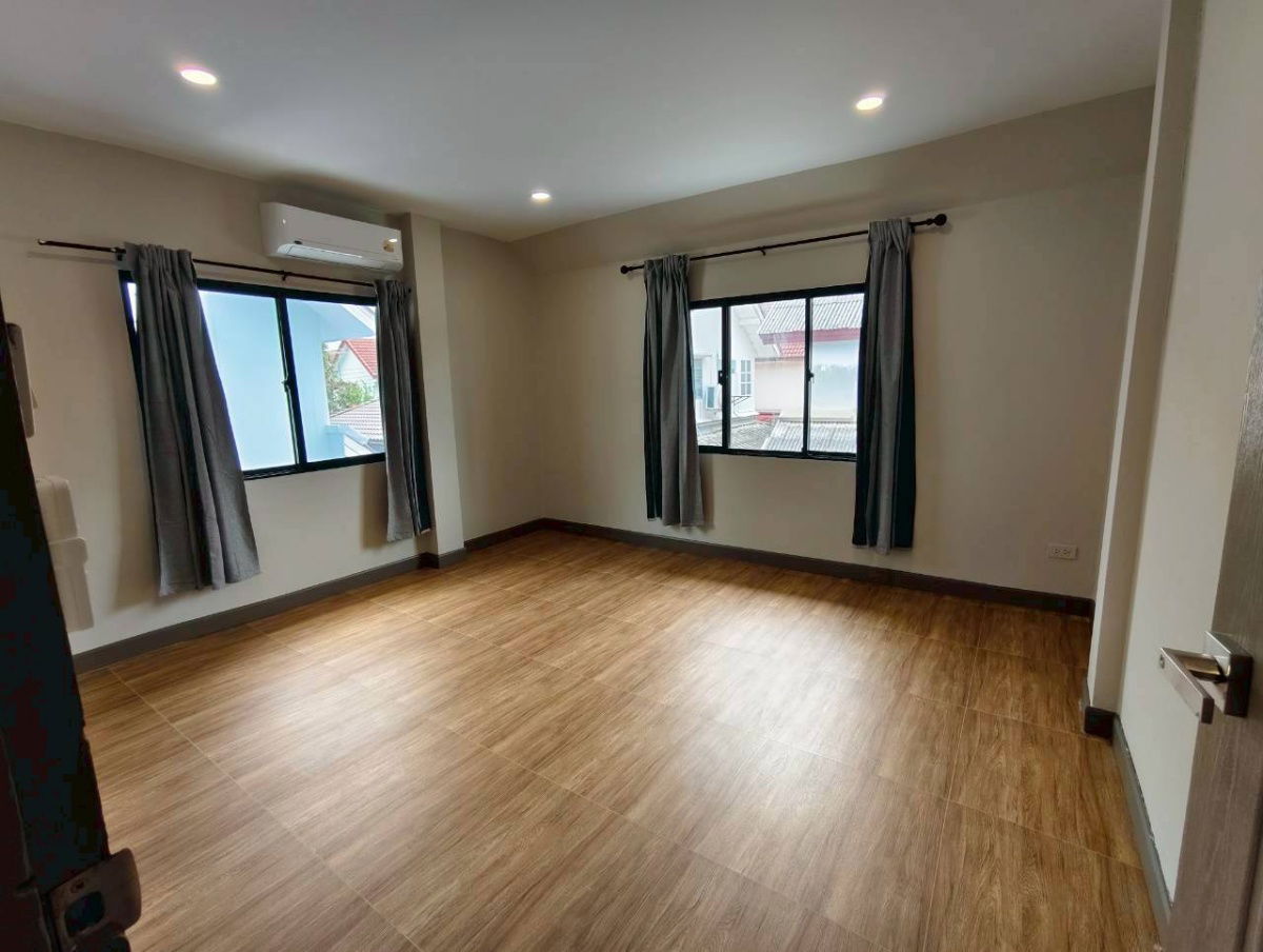 รูป ให้เช่า! บ้านเดี่ยวรีโนเวทใหม่ 🏠 ทำเลทองใกล้รถไฟฟ้าและเซ็นทรัลเวสต์เกต 🛍️ - รูปที่ 16/16