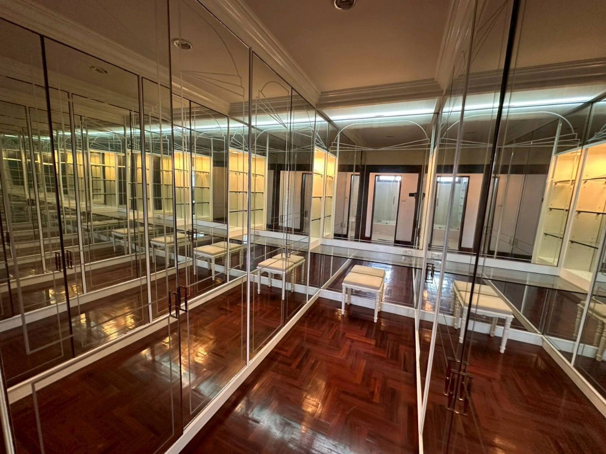 รูป ❖ Prime Location ❖ บ้านเดี่ยว 2 ชั้น 4 ห้องนอน 5 ห้องน้ำ 15 ที่จอดรถ | ขนาดที่ดิน 340.00 ตร.ว. พื้นที่ใช้สอย 800.00 ตร.ม. | ใกล้ BTS สถานีพระโขนง - รูปที่ 8/21