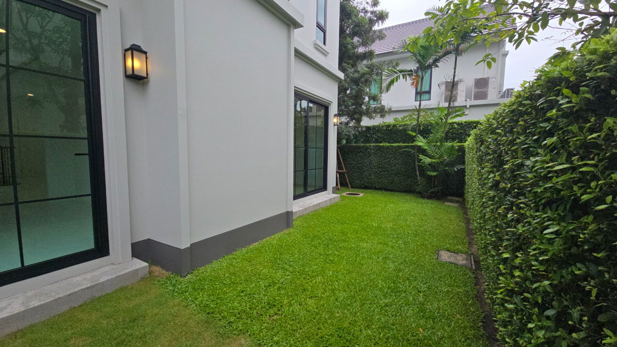 picture Special Deal! Exclusive Residence 330 SQ.M. | Facing Central Garden & High Privacy, THB 47M | Narinsiri Krungthep Kreetha - 4/33