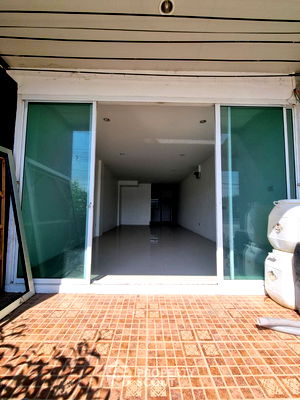 Townhouses for sale Hua Hin Prachaubkirikhan : 2-BR Townhouse in Nong Kae (ID 2082228)