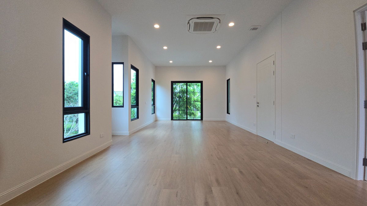 picture Special Deal! Exclusive Residence 330 SQ.M. | Facing Central Garden & High Privacy, THB 47M | Narinsiri Krungthep Kreetha - 24/33