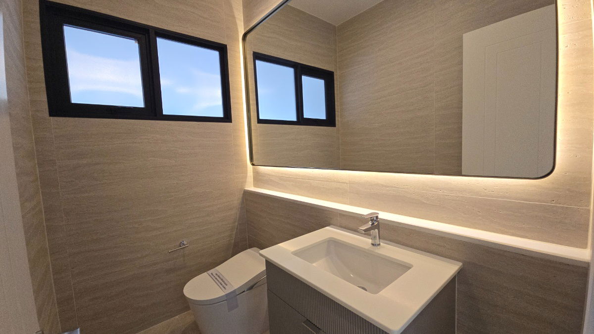 picture Special Deal! Exclusive Residence 330 SQ.M. | Facing Central Garden & High Privacy, THB 47M | Narinsiri Krungthep Kreetha - 19/33
