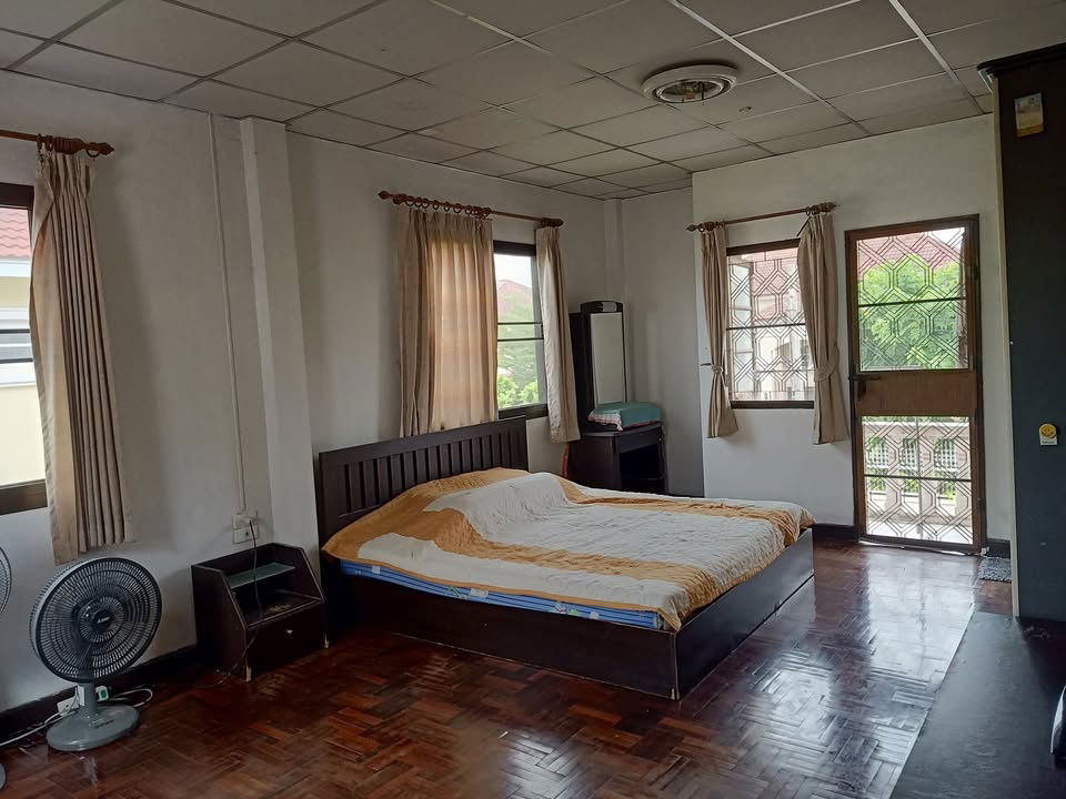 รูป บ้าน ชลลดา บางบัวทอง 80 ตร.ว. ใกล้ทะเลสาป ( 4 ห้องนอน 3 ห้องน้ำ หันทิศใต้ ) - รูปที่ 23/29
