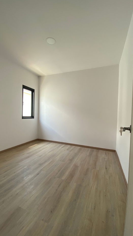 picture Urgent sale: Townhouse at Nice Watcharapol 9, Theparak, 3 bedrooms, 2 bathrooms, priced at only 2.7 million baht. - 4/5