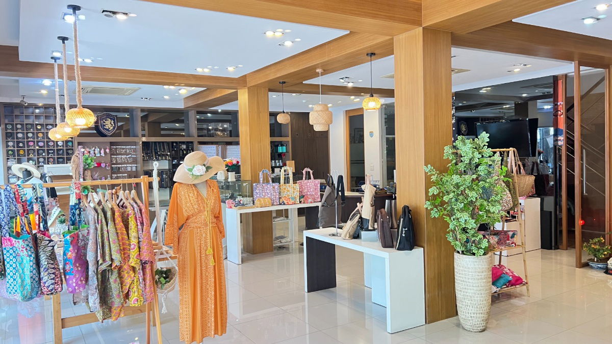 picture Urgent sale, Thai frame building, commercial building, 4 booths, 3 floors, 53.70 sq.w., Charoen Rat Road Near Icon Siam, Khlong San District, Bangkok - 5/23