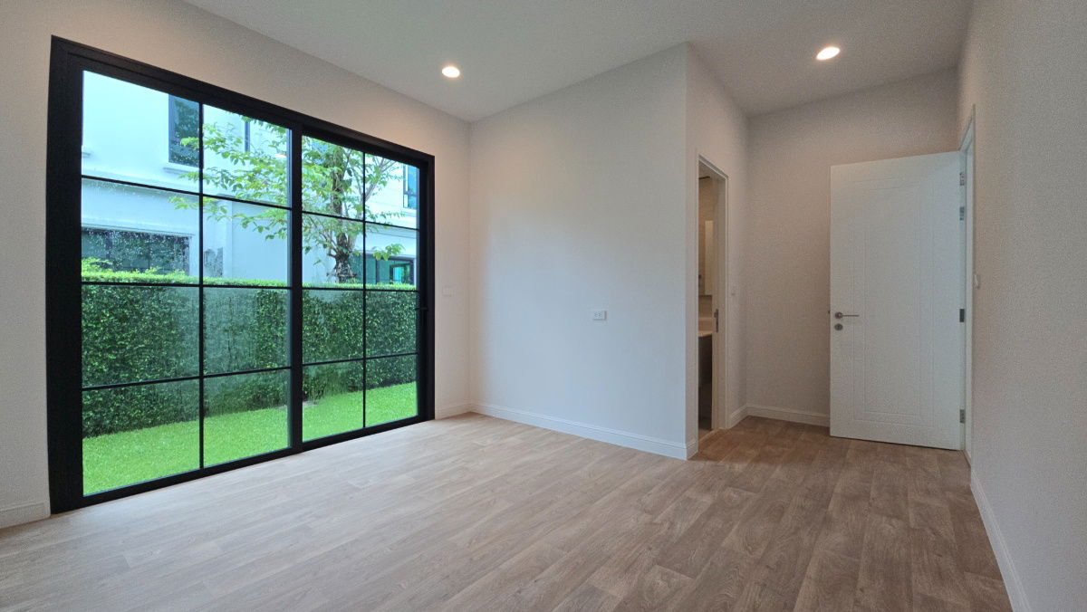 picture Special Deal! Exclusive Residence 330 SQ.M. | Facing Central Garden & High Privacy, THB 47M | Narinsiri Krungthep Kreetha - 14/33