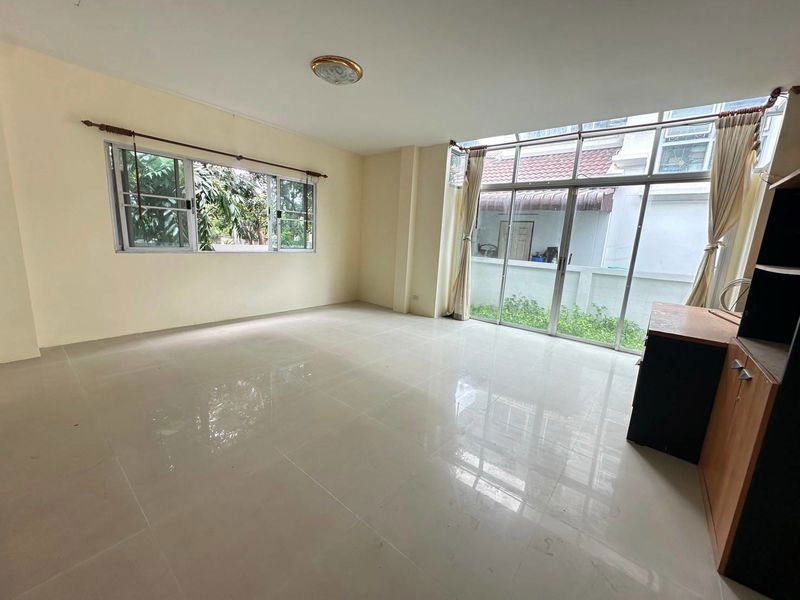 picture Second-hand detached house for sale, Piyawat Village, Bangsaen, Ban Puk, Chonburi - 3/19