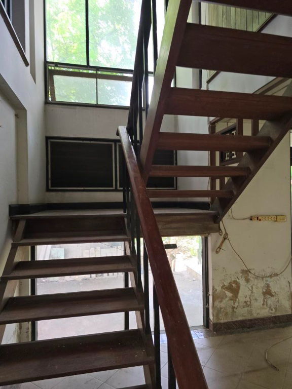 รูป ขายบ้านเก่า 2 ชั้น พื้นที่ประมาณ 200 ตรม. ซอยปรีดีพนมยงค์ 42 แยก 4 ที่่ดิน 93 ตรว. หน้ากว้าง ประมาณ 23 ลึก 16-18 เมตร   เหมาะสำหรับปรับปรุงใหม่ - รูปที่ 23/42