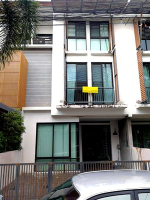 เช่าทาวน์โฮม ม.ศรีปทุม : ให้เช่าทาวน์โฮม 3 ชั้น โครงการอารียา โมว่า, ลาดปลาเค้า