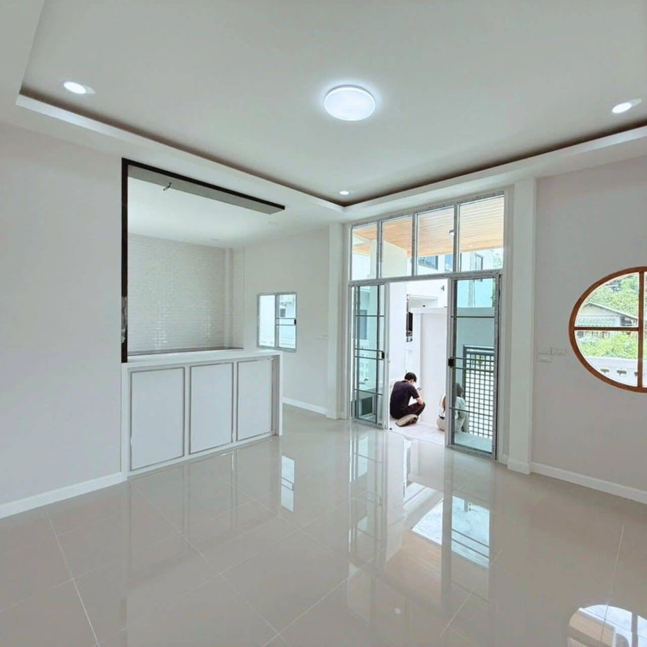 รูป ขายบ้านสร้างใหม่ 3 ห้องนอน 2 ห้องน้ำ พิกัดใกล้เมืองเชียงใหม่ T.0946511456 - รูปที่ 6/9