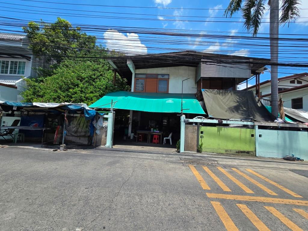 รูป ขายบ้านเก่า 2 ชั้น พื้นที่ประมาณ 200 ตรม. ซอยปรีดีพนมยงค์ 42 แยก 4 ที่่ดิน 93 ตรว. หน้ากว้าง ประมาณ 23 ลึก 16-18 เมตร   เหมาะสำหรับปรับปรุงใหม่ - รูปที่ 1/42