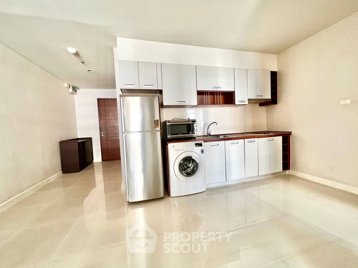 picture 1-BR Condo at Sukhumvit City Resort Condominium near BTS Nana (ID 1275046) - 2/12