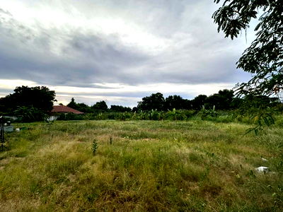 Land for sale Bang Lamung Chonburi : Land for sale in Bang Lamung, beautiful plot, Rong Po District, near Sri Suwit School.