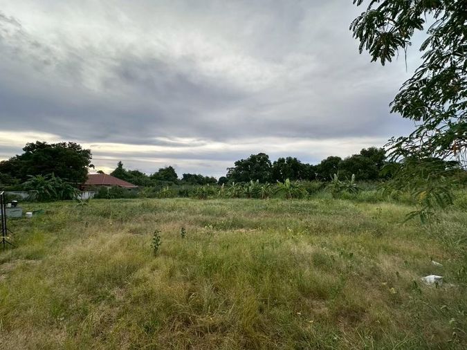 Land for sale in Bang Lamung, beautiful plot, Rong Po District, near Sri Suwit School.