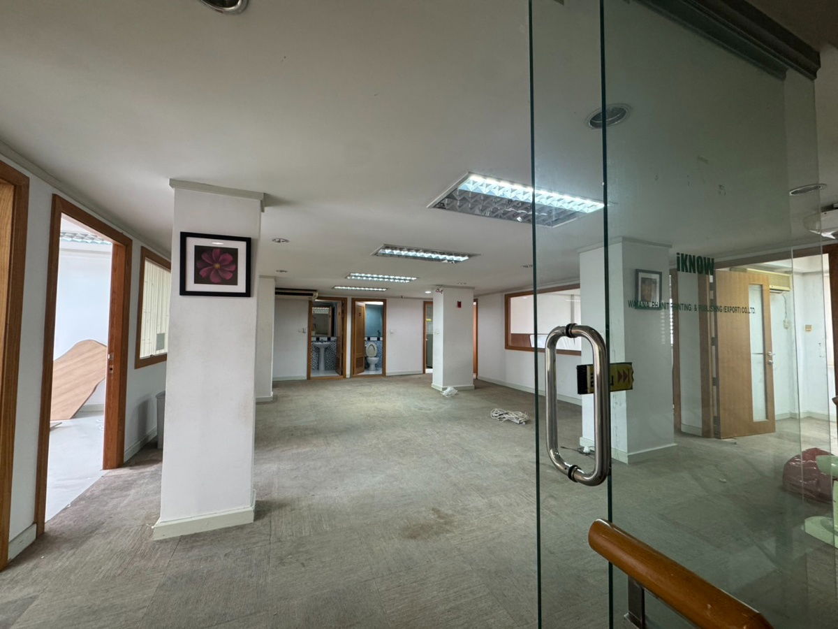 รูป  พร้อม รีโนเวท ออฟฟิศ ขนาดใหญ่ 140 ตร.ม. ให้เช่า - ใกล้สถานีสามยอด - รูปที่ 1/16