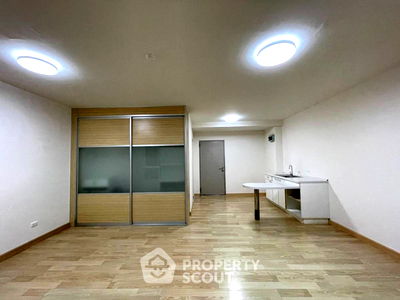 Condos for sale Suan Sunandha University  : 1-BR Condo at Phahol Metro near BTS Saphan Khwai (ID 1445701)