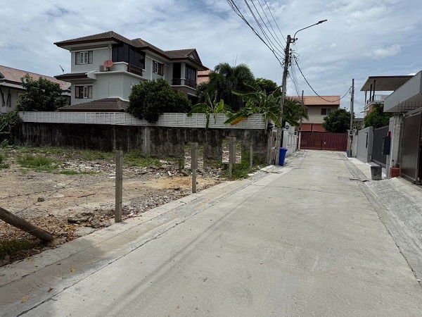 รูป ขายที่ดินถมแล้ว101 ตรว ทำเล โชคชัย 4 หน้ากว้าง 16x25 เมตร  ถนนกว้าง 6 เมตร เหมาะสร้างบ้านอยู่อาศัย  ทำโกดัง - รูปที่ 2/7
