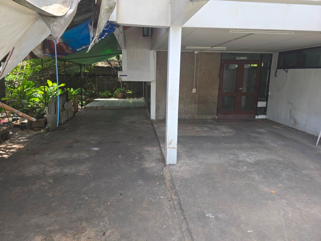 รูป ขายบ้านเก่า 2 ชั้น พื้นที่ประมาณ 200 ตรม. ซอยปรีดีพนมยงค์ 42 แยก 4 ที่่ดิน 93 ตรว. หน้ากว้าง ประมาณ 23 ลึก 16-18 เมตร   เหมาะสำหรับปรับปรุงใหม่ - รูปที่ 7/42
